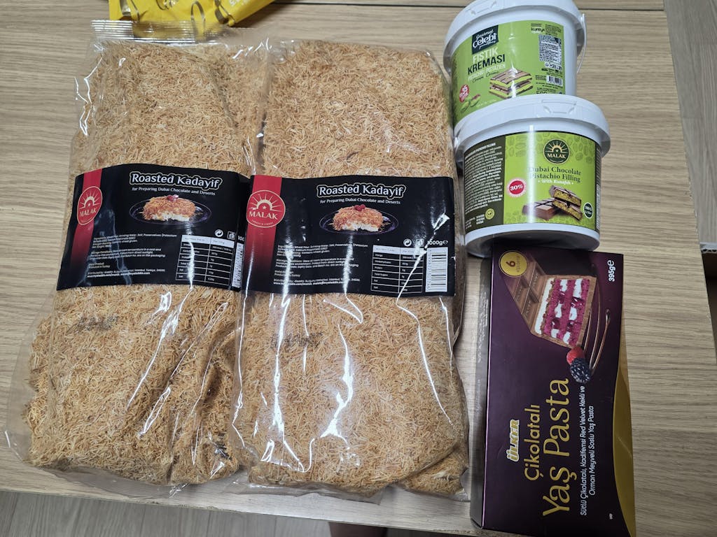 Ulker Chocolate Cake Bar with Mixed Berry Filling (Cikolatali Yas Pasta)