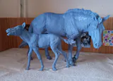 Mongolische Wildstute mit Fohlen von Animal den miniatures