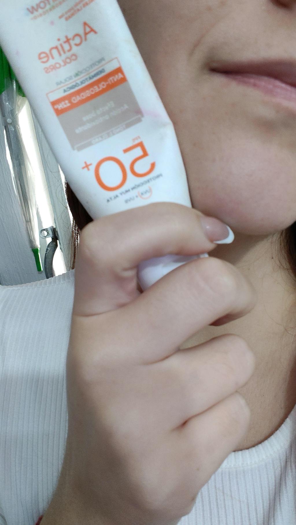 Darrow Actine Colors Protector Solar FPS50+ Tono Claro para Piel Grasa 40g.