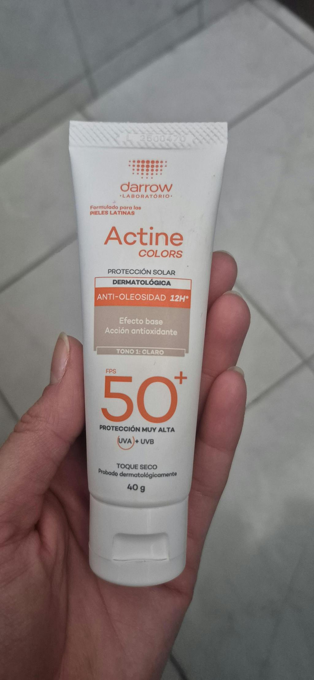 Darrow Actine Colors Protector Solar FPS50+ Tono Claro para Piel Grasa 40g.