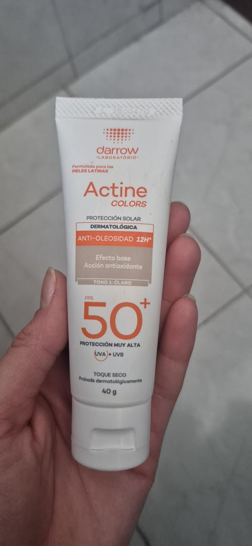 Darrow Actine Colors Protector Solar FPS50+ Tono Claro para Piel Grasa 40g.