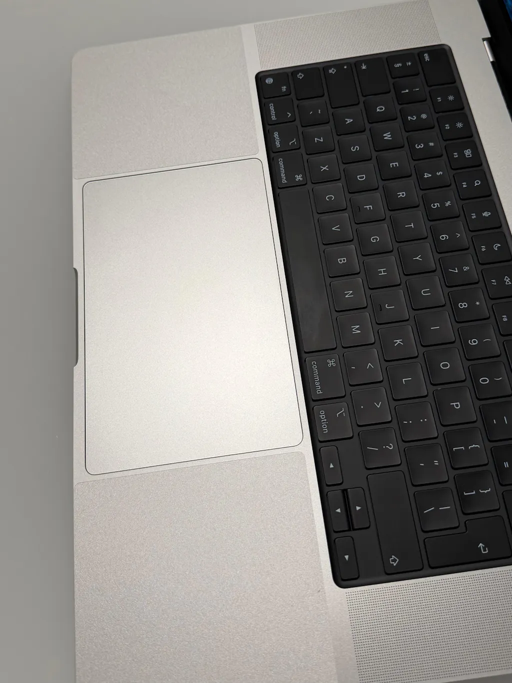 Apple MacBook Pro M4 16-inch 2024 folie protectie Alien Surface