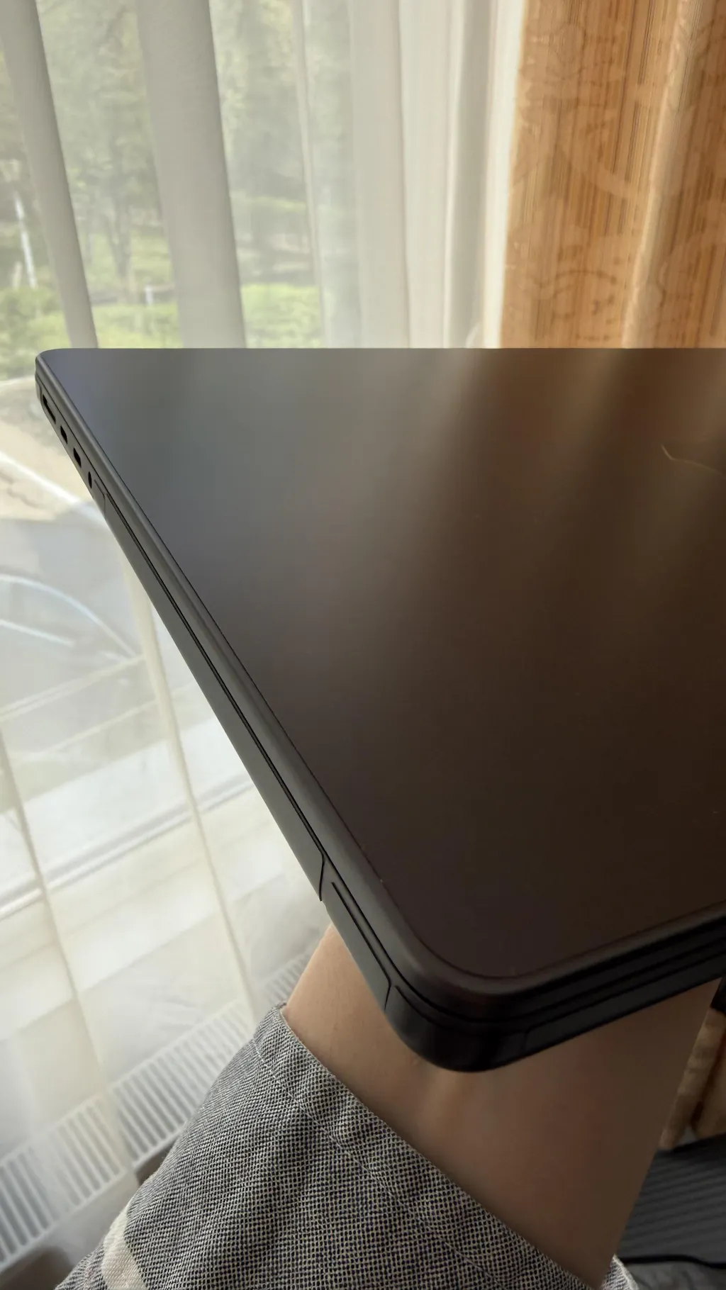 Apple Macbook Pro M5 14-inch 2026 folie protectie Alien Surface