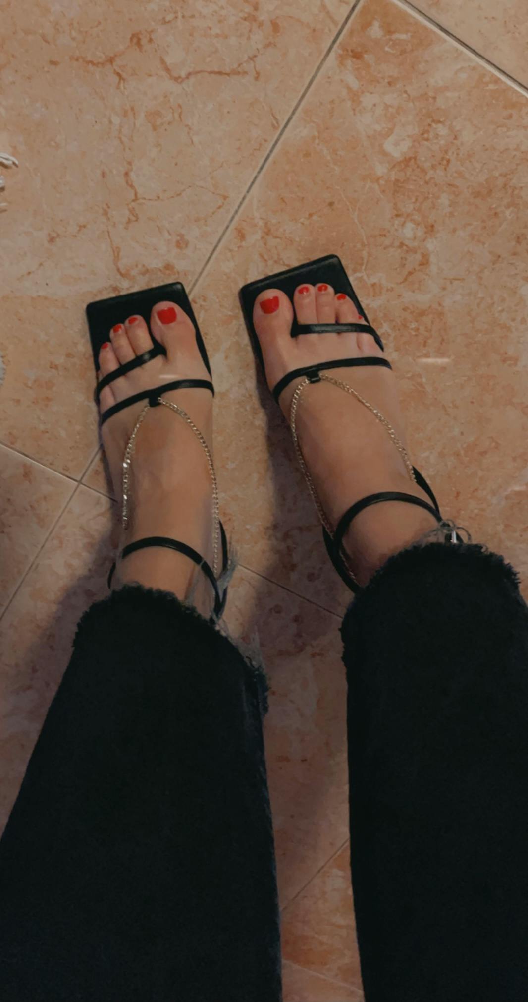 Black heels with gold chain – ALOHAS