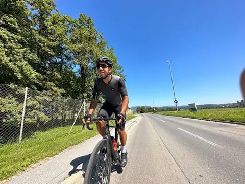 Moški kolesarski dres Flow sivo-črn