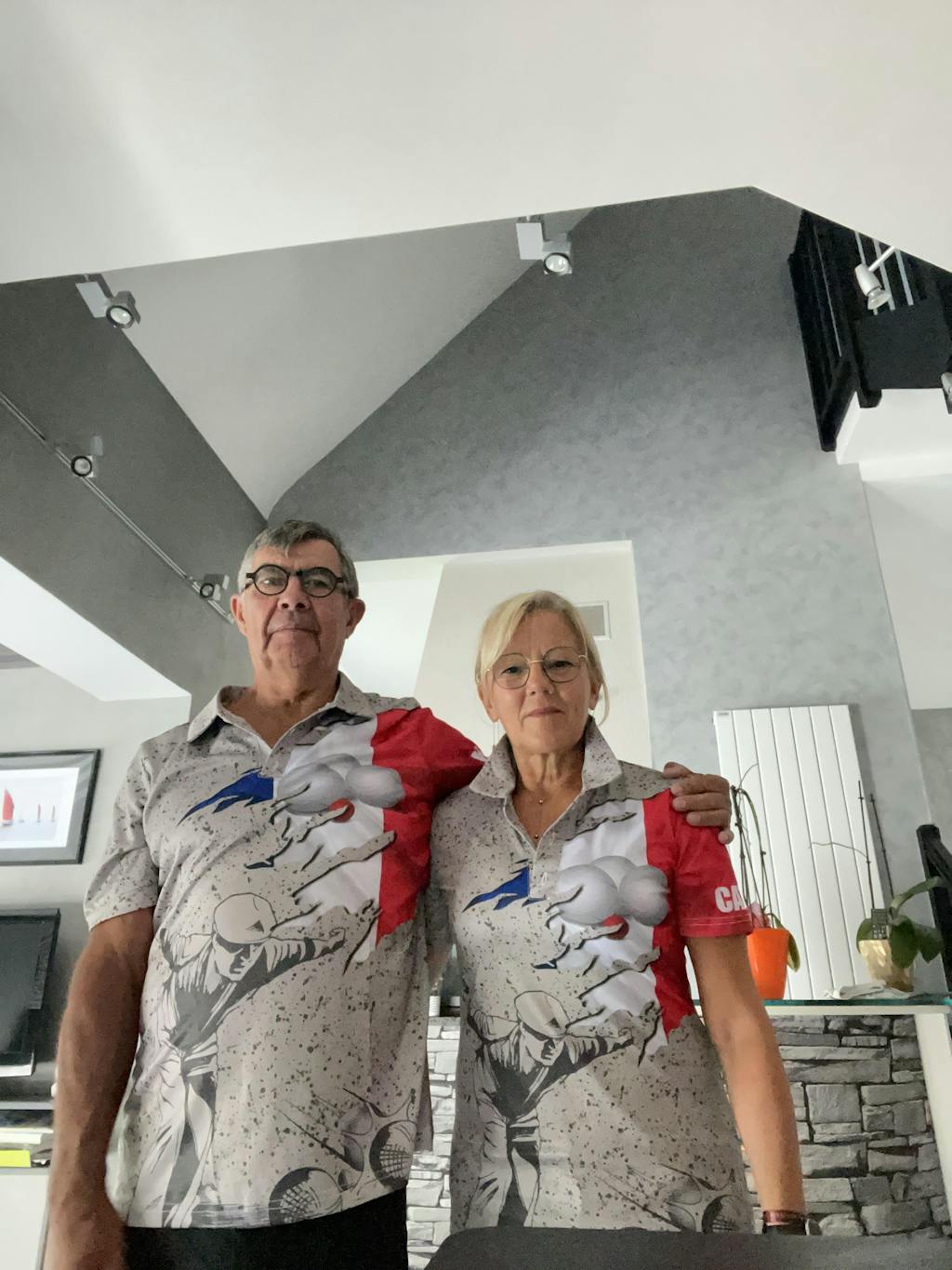 POLO PÉTANQUE FRANCE PERSONNALISÉ – DESIGN TRICOLORE AVEC PANTALON EN OPTION - A08112401