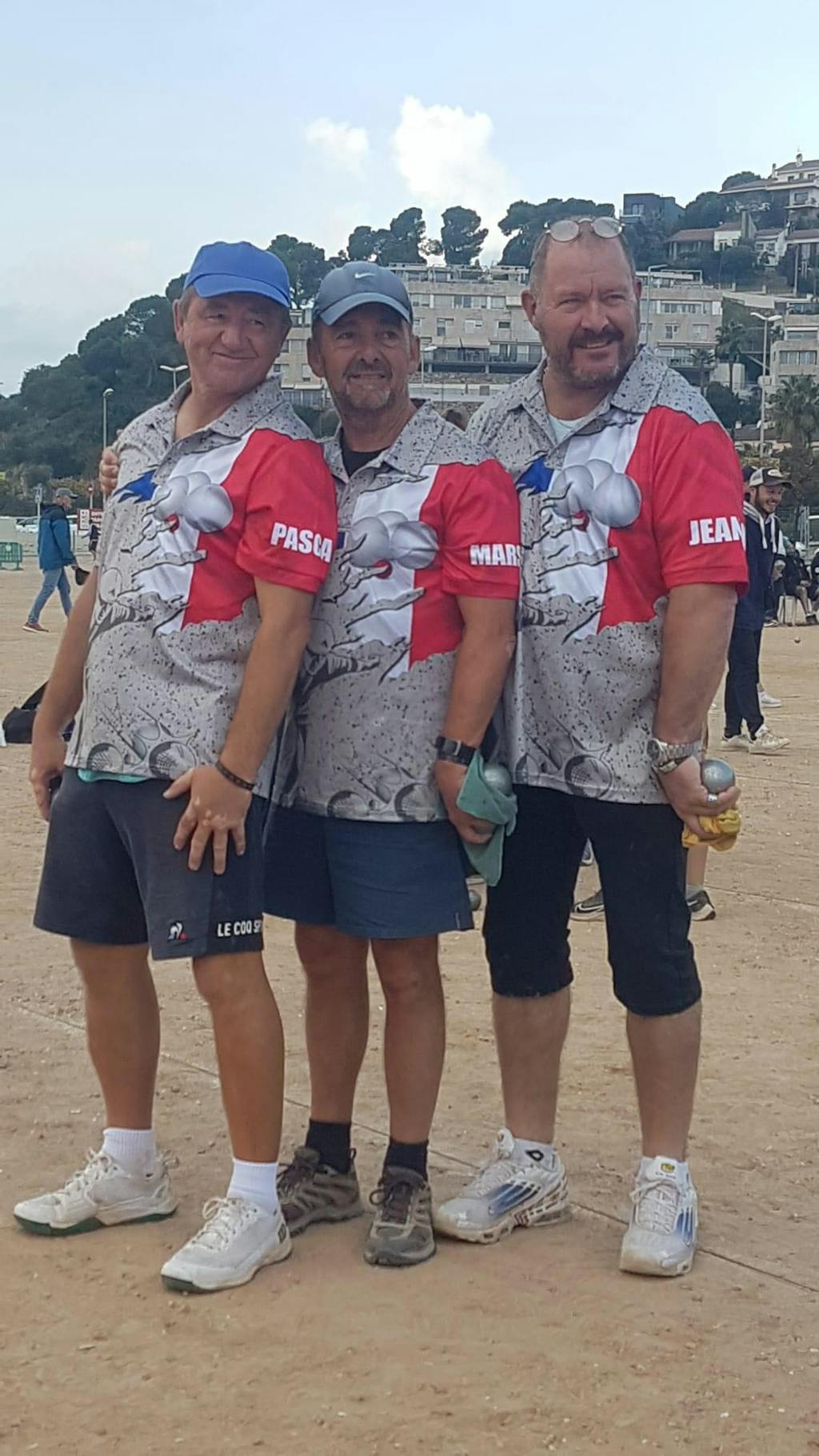 POLO PÉTANQUE FRANCE PERSONNALISÉ – DESIGN TRICOLORE AVEC PANTALON EN OPTION - A08112401