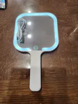 3-Color LED Makeup Mirror – Handheld, Touchscreen, Adjustable Brightness & Portable