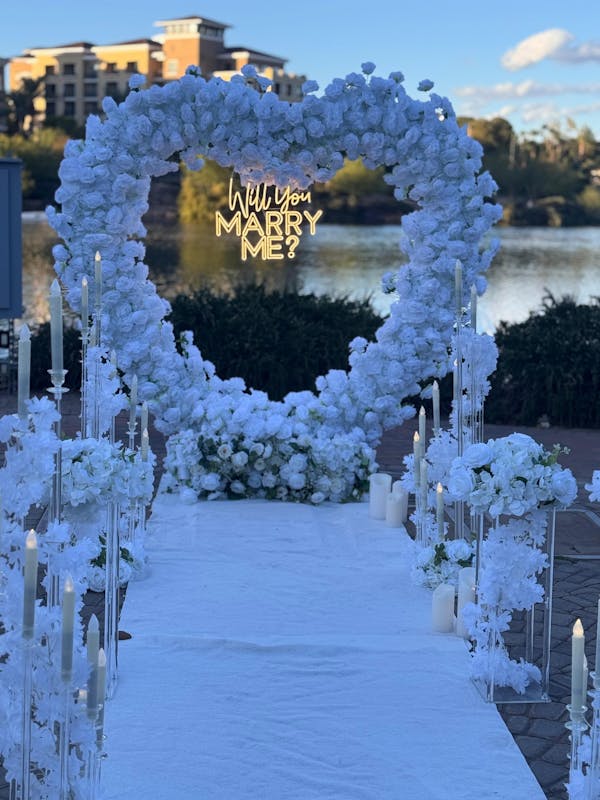 S-A8203 Cloth Base White Rose Floral Arrangement Wedding Backdrop Heart-Shaped Arch