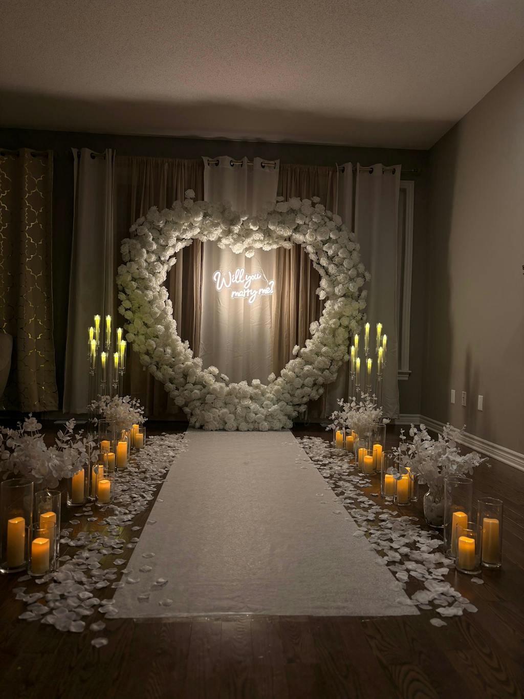 A8203 Cloth Base White Rose Floral Arrangement Wedding Backdrop Heart-Shaped Arch