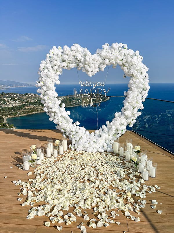 S-A8203 Cloth Base White Rose Floral Arrangement Wedding Backdrop Heart-Shaped Arch