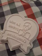 Tagliabiscotti Cuore Prima Comunione – Formina con Timbro Bimbo e Bimba in Preghiera per Bomboniere Religiose, Segnaposto e Decorazioni in Pasta di Zucchero