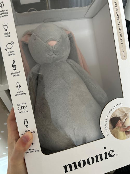 Iepuras Bebe Jucarie Muzicala cu Lampa de Veghe Incorporata Gri cu Roz Moonie 2.0