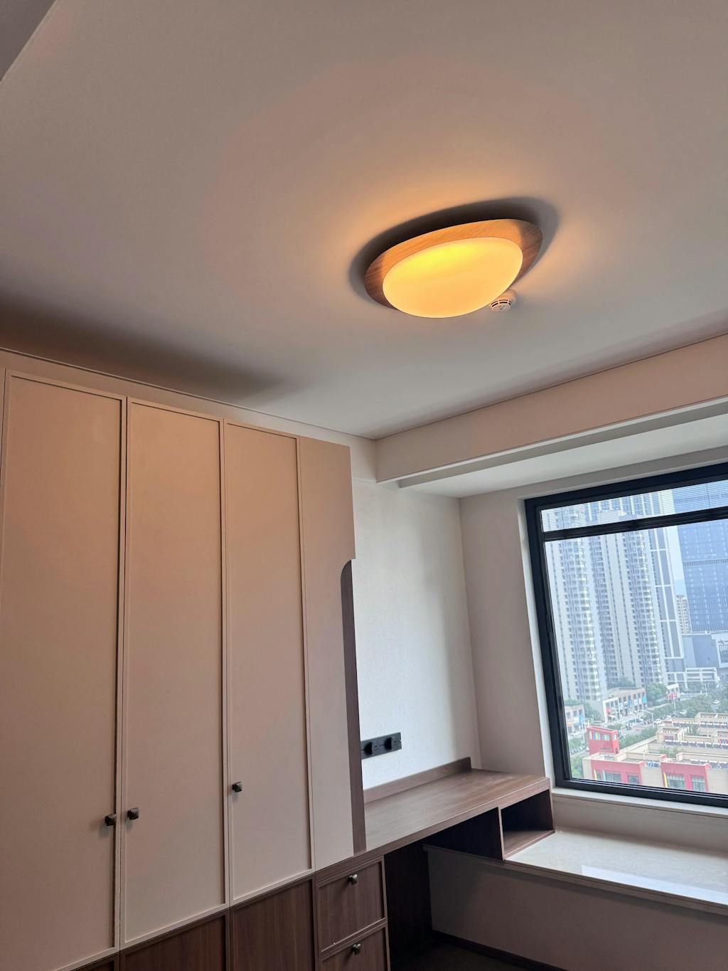 Antizer Pebble Wood Grain Color Ceiling Light