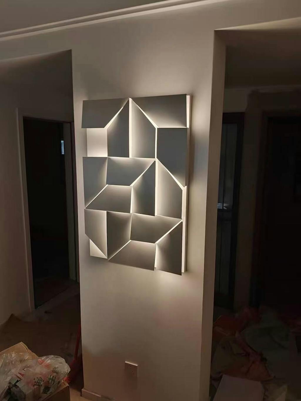 Antizer Shadows Grand Wall Sconce Lamp