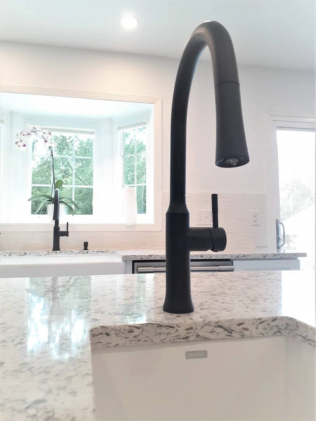 Transitional Kitchen Faucet with Pulldown Spray – Artos US