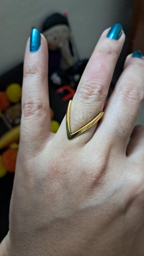 Ashara Chevron Midi Ring