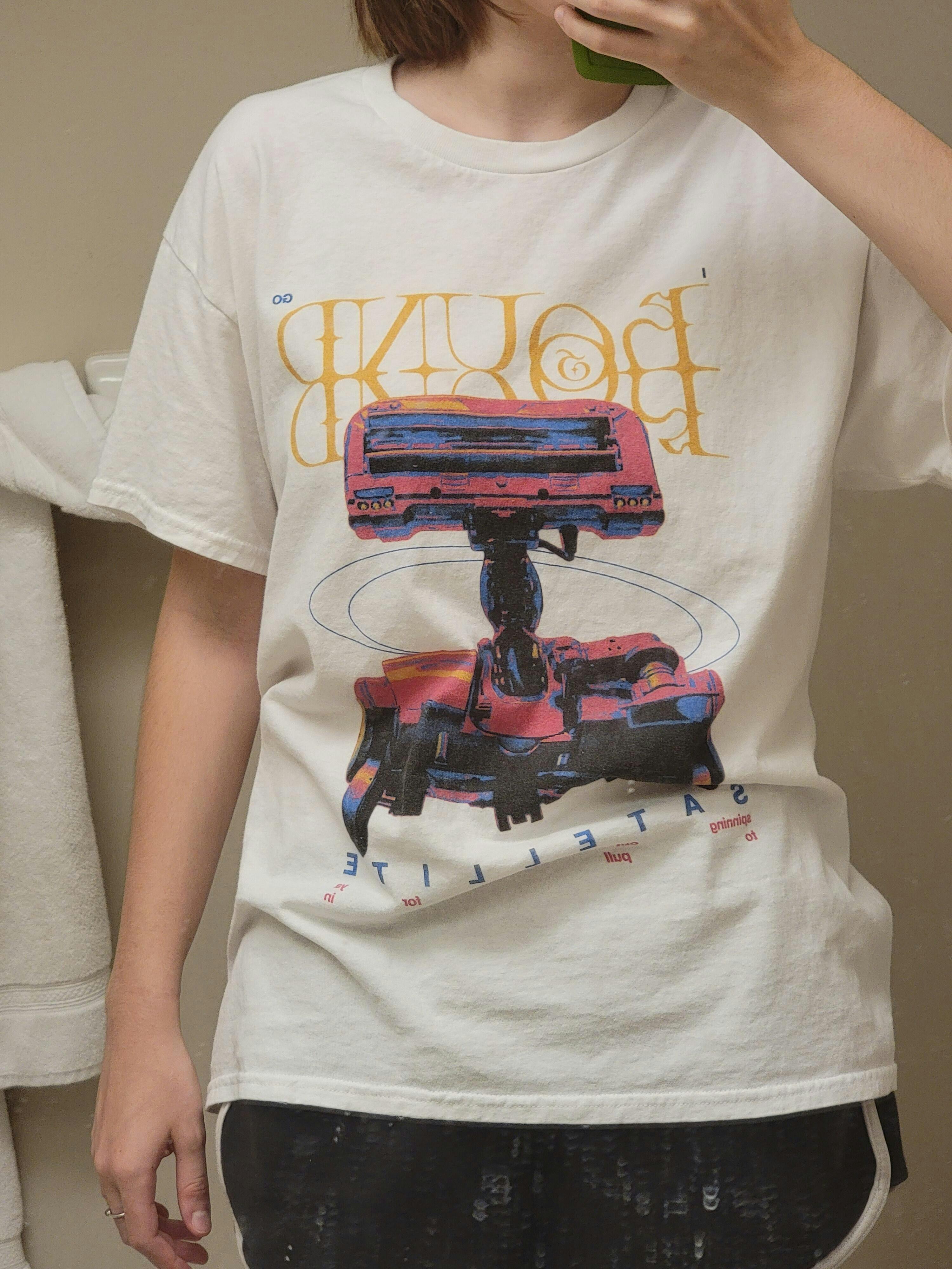 Satellite Stomper Graphic Tee – At Seven Studio