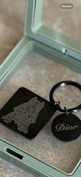 Llavero con dije doble