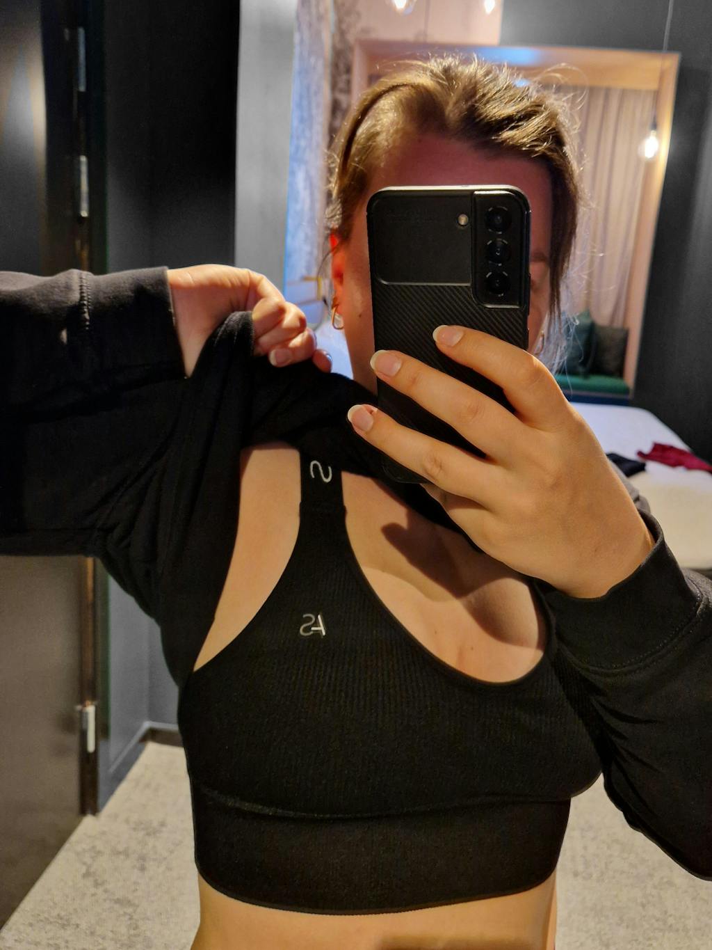 Top sportivo con spallini elastici design