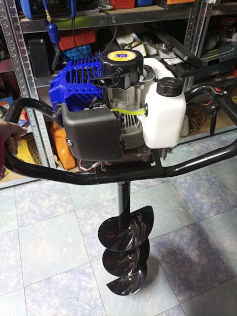 Motoburghiu foreza de pamant Kamrad KMR-520, 7CP, 3 burghie incluse 100, 150 si 200mm