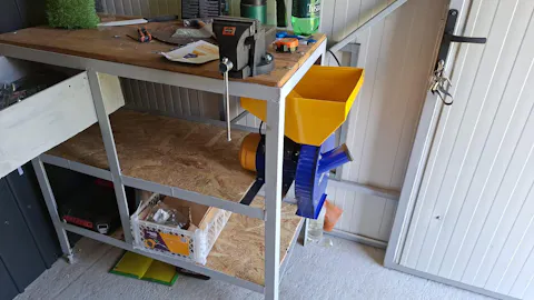 Moara pentru cereale si stiuleti de porumb Kamrad, 3900W, 320 Kg/h