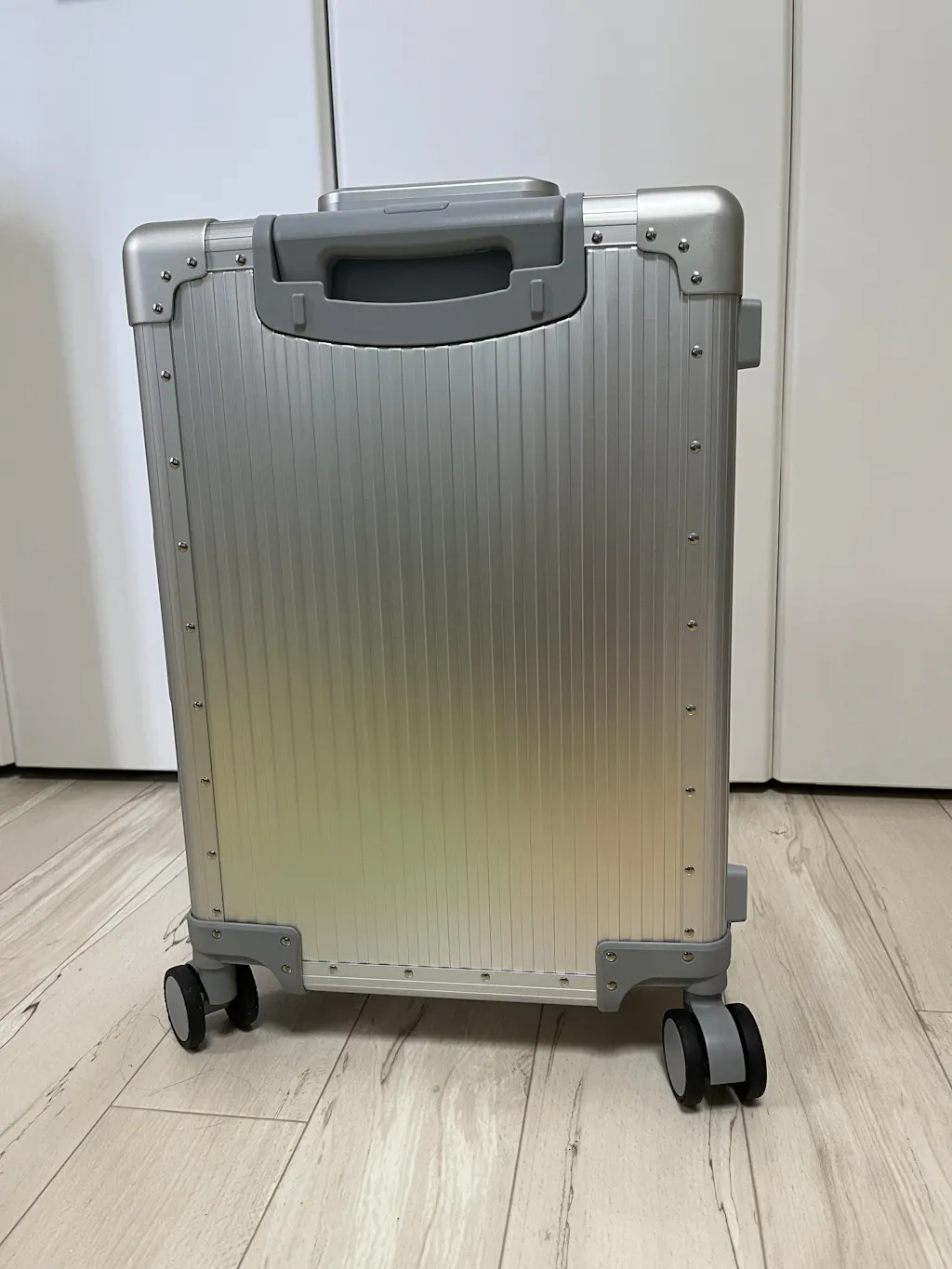 Stripe Aluminum Suitcase(Black) Op.13 (sku: OPAL2453) | aucentic
