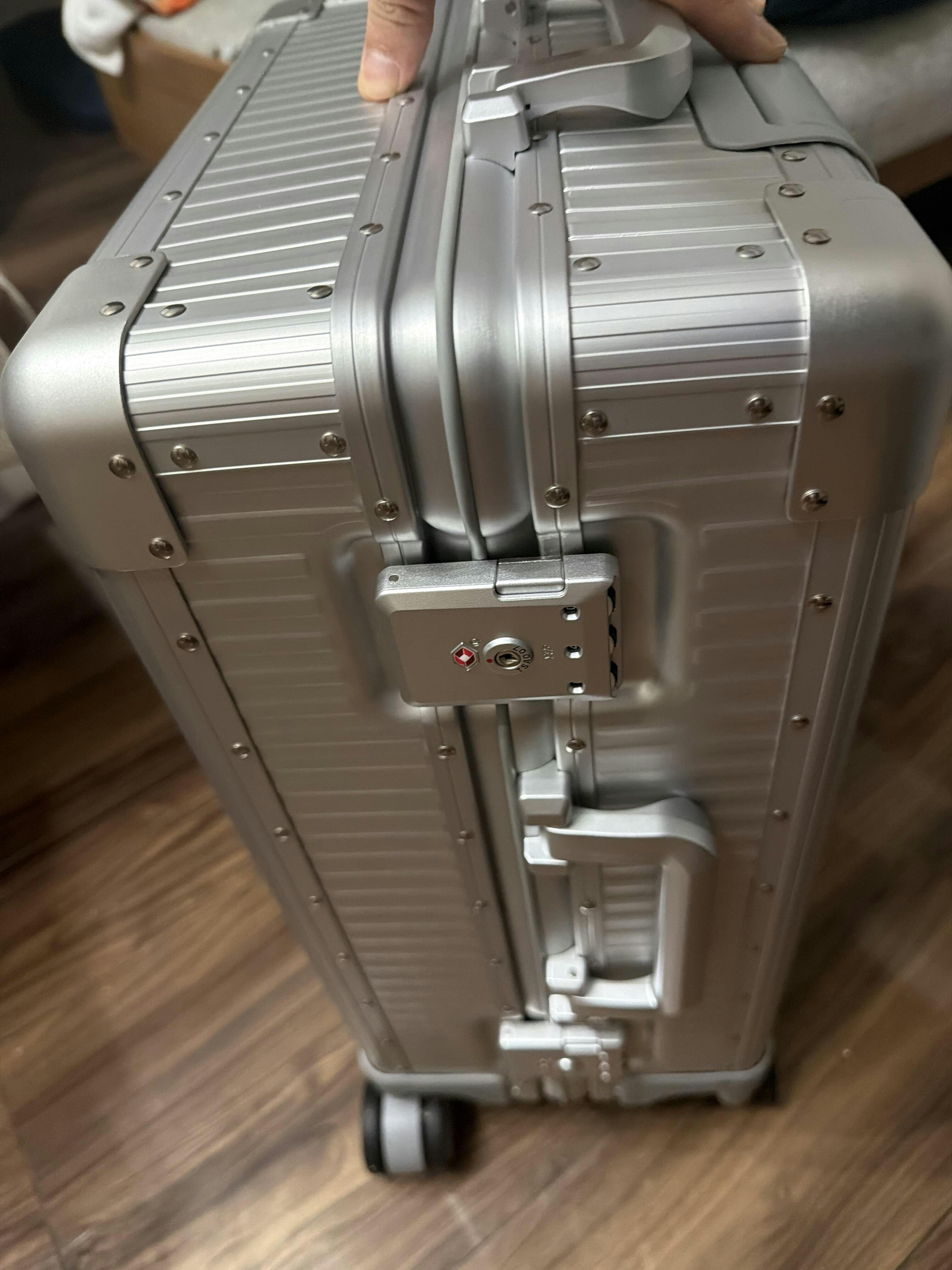 Stripe Aluminum Suitcase(Black) Op.13 (sku: OPAL2453) | aucentic