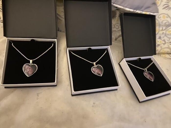 WRONG!! AuroraBellucci™ Memorial Photo Heart Necklace