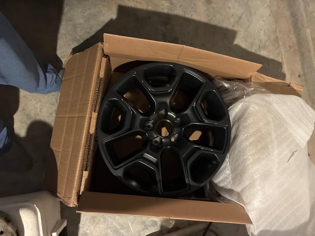 2020 Jeep Cherokee 17" OEM Wheel Rim W9203B