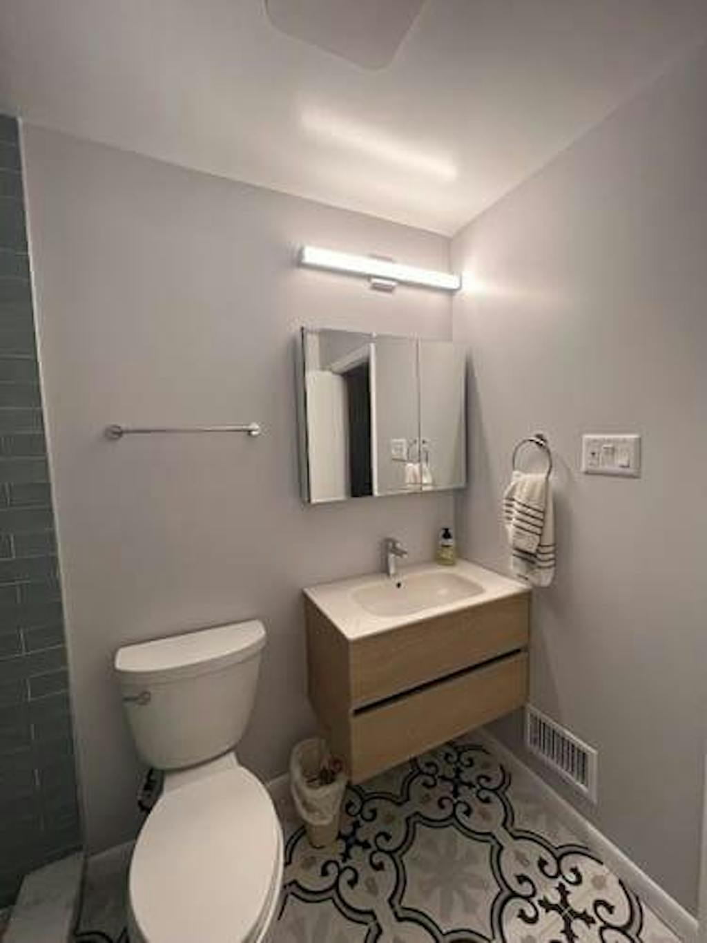 32 Inch Light Oak Veneto Floating Bathroom Vanity with Countertop