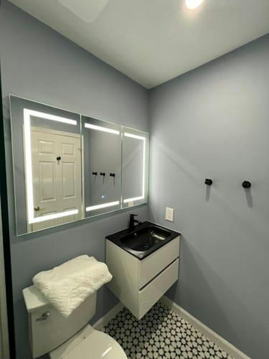 24 Inch High Gloss White Veneto Floating Bathroom Vanity with Countertop