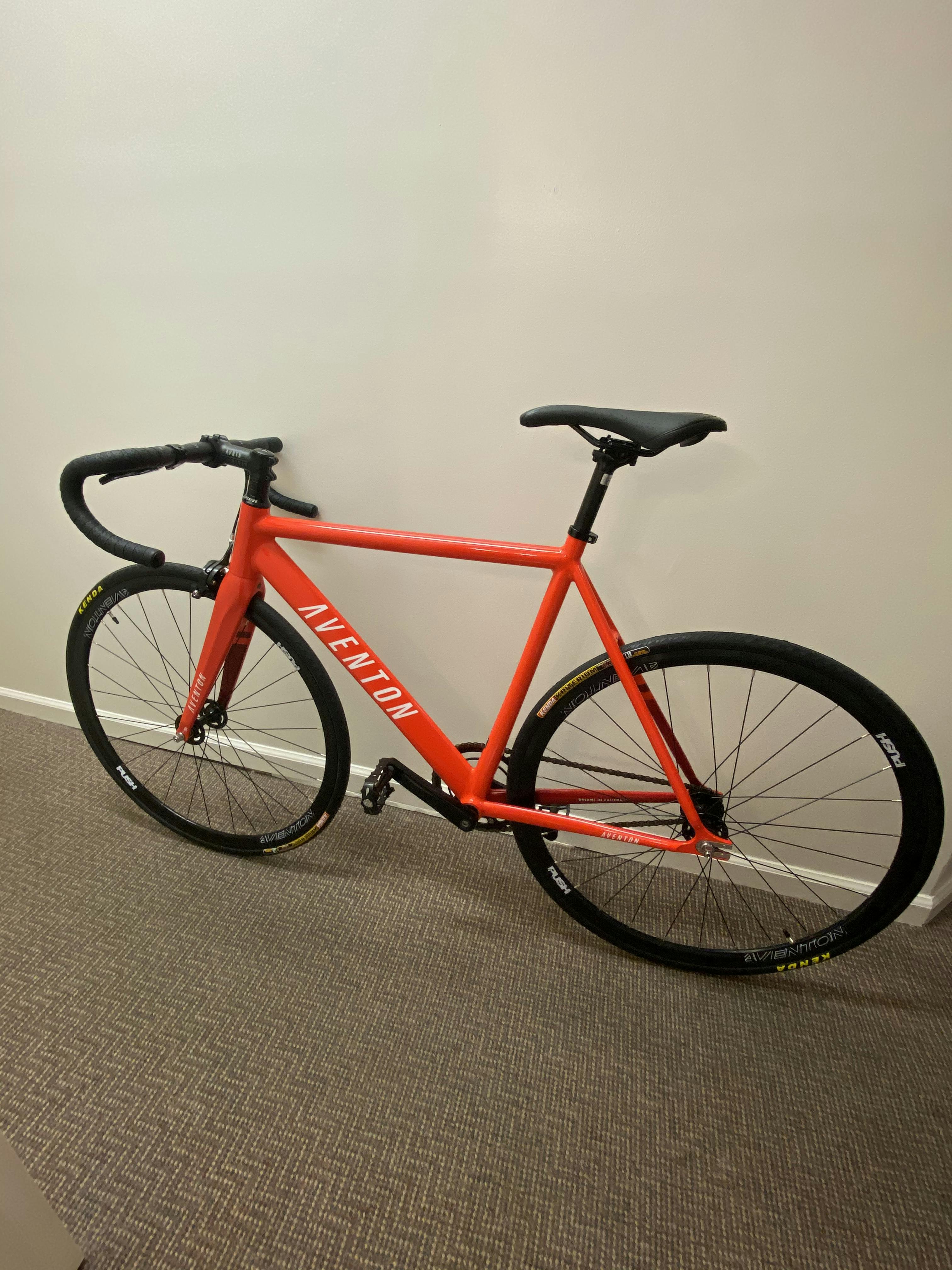 aventon cordoba fixed gear bike