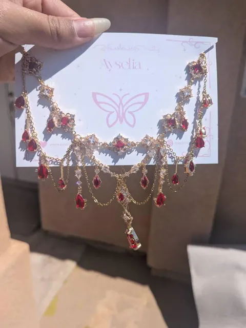 Ravessia Necklace