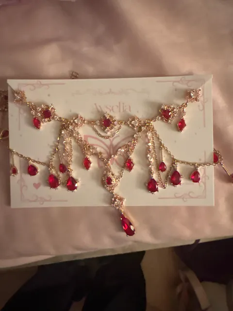 Ravessia Necklace