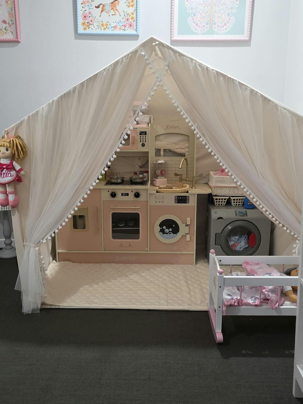 Kids Play Tent, 3-4 Kids Large Play Tent House w/Fabric & Screen Curtains, Star Lights, Plaid Pennants