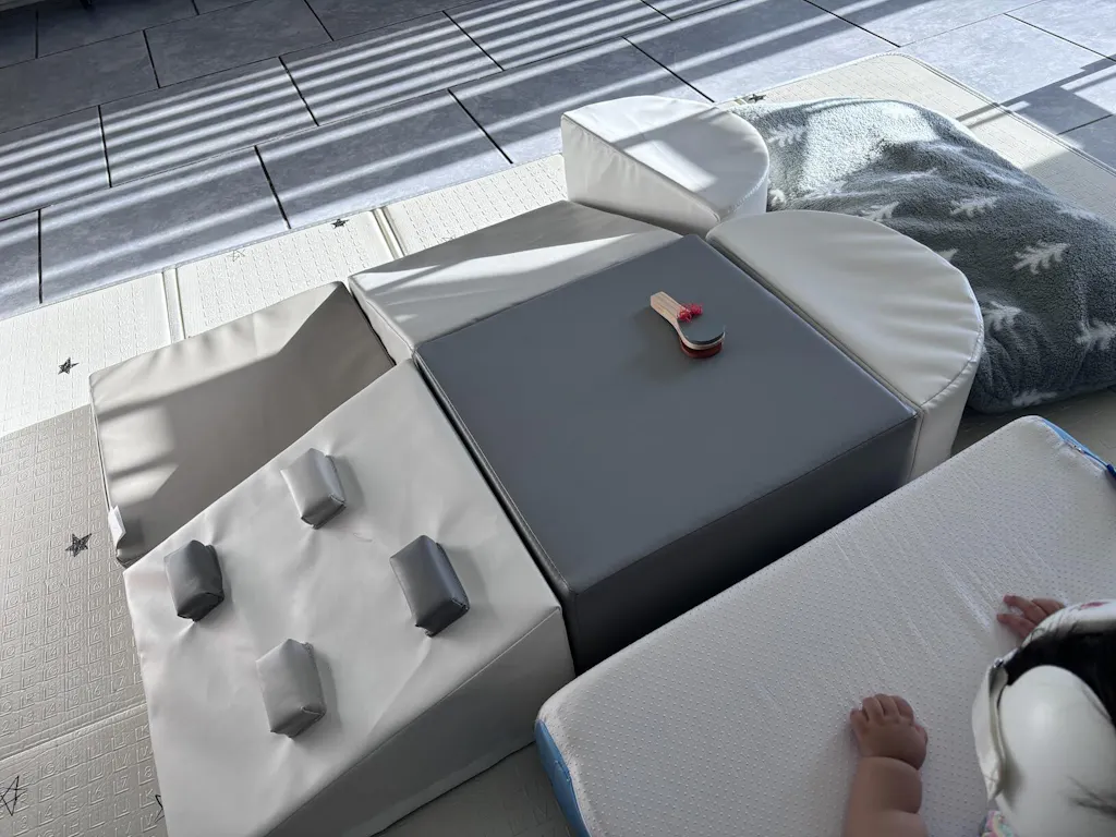 6-Piece Foam Climbing Blocks, Lightweight Soft Climbing Indoor Set with Hook and Loop Fasteners