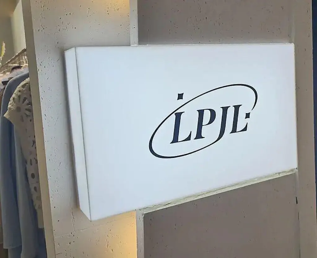 Indoor LED Light Box Poster Display - Customized Acrylic Light Box Eye-catching Business Sign with LED Illumination