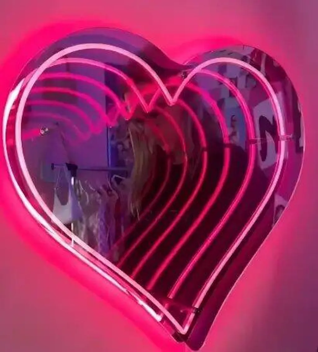 Infinity Mirror 3D LED Sign | Customizable Channel Letters & Neon Mirror Signs for Retail Shops or Events