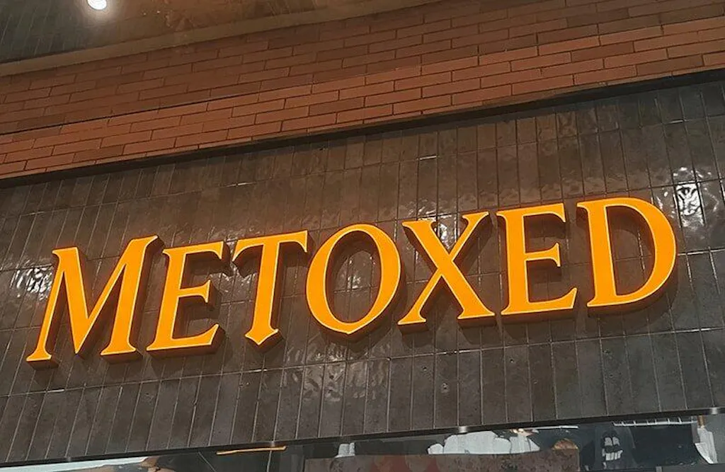 3D Illuminated Letters Frontlit Resin LED Letters for outside shopping mall Lighting up Led Signage Channel Letter Customized Front Lit Letters