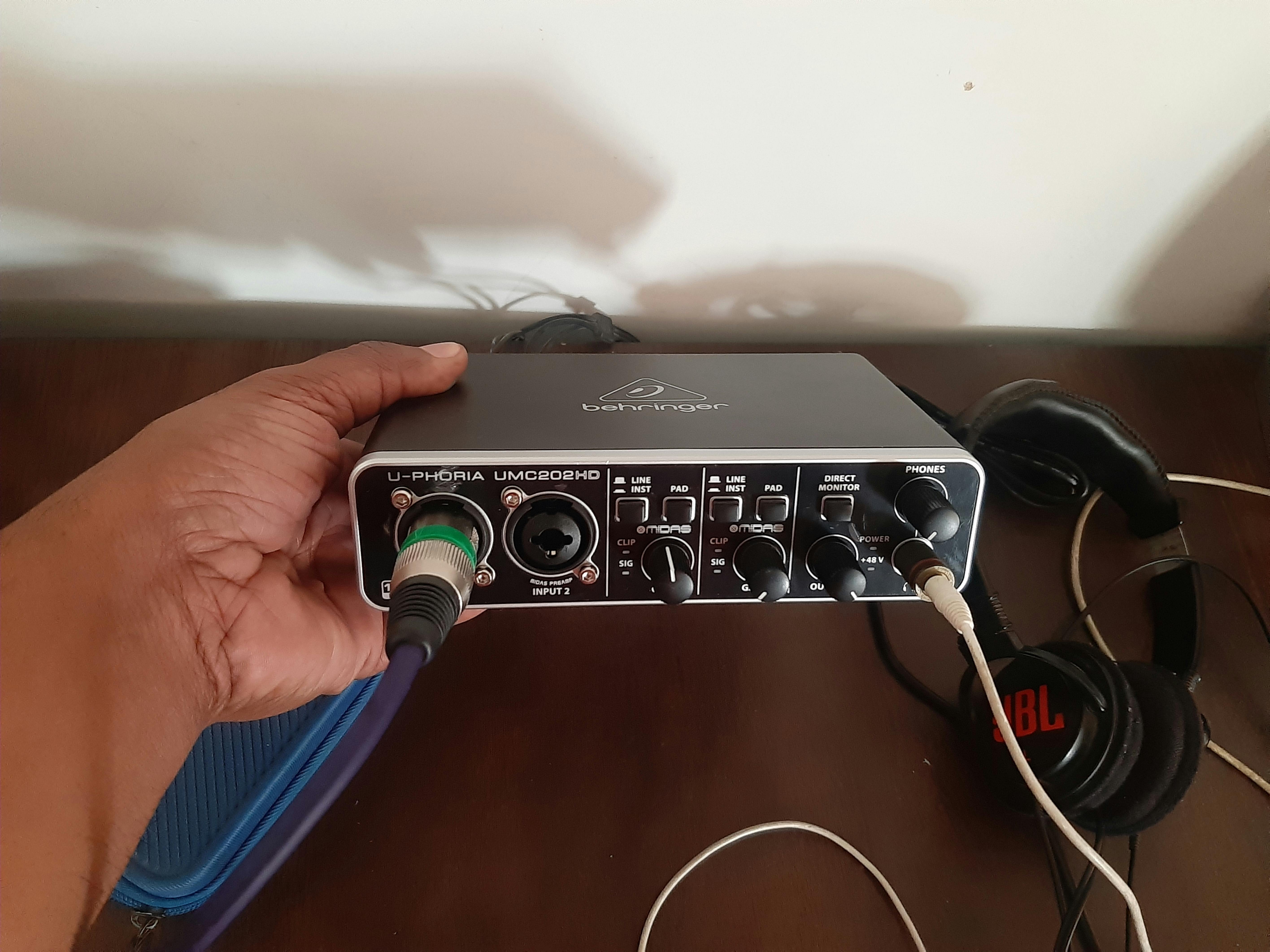 Behringer U-PHORIA UMC202HD Audio Interface with Midas Pre