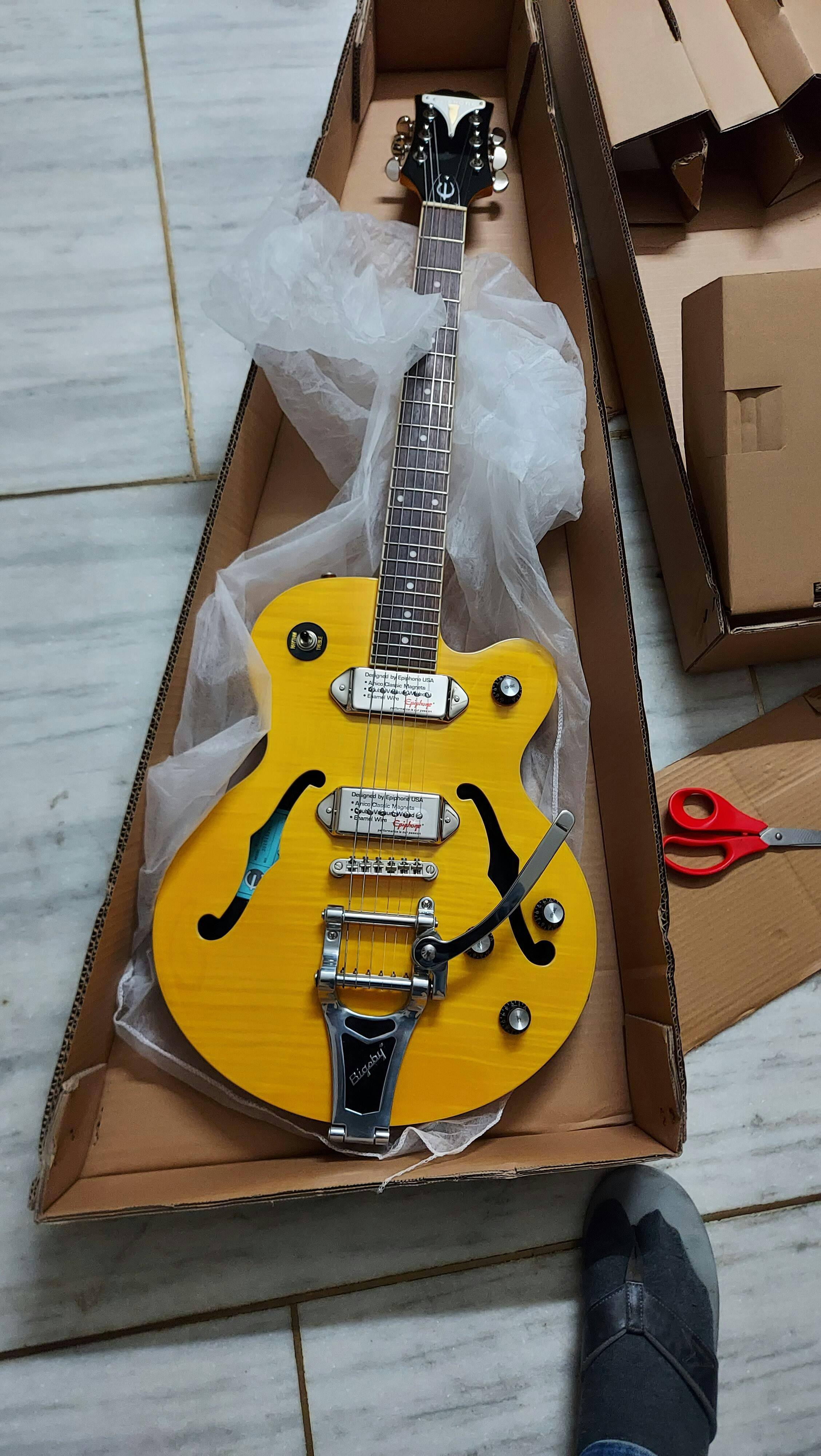 BAJAAO.COM - Buy Epiphone WildKat Ltd Electric Guitar Antique