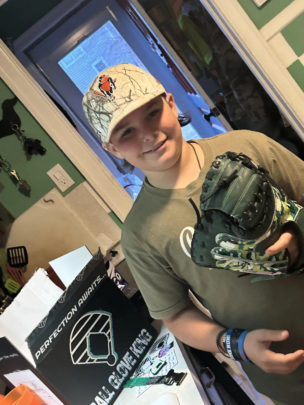 FIELDING GLOVE BREAK-IN – Ball Glove King
