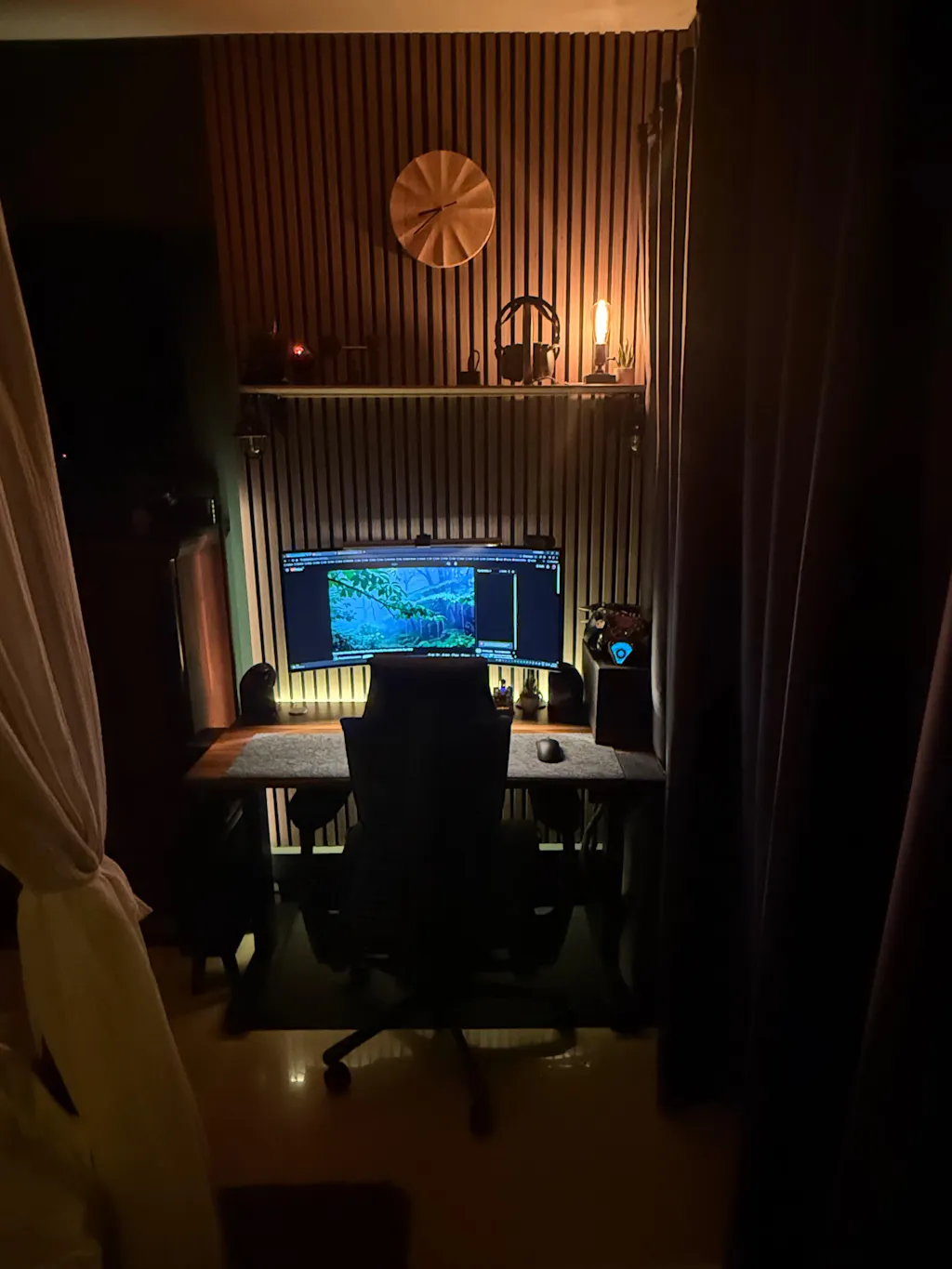 Wall Cockpit Large