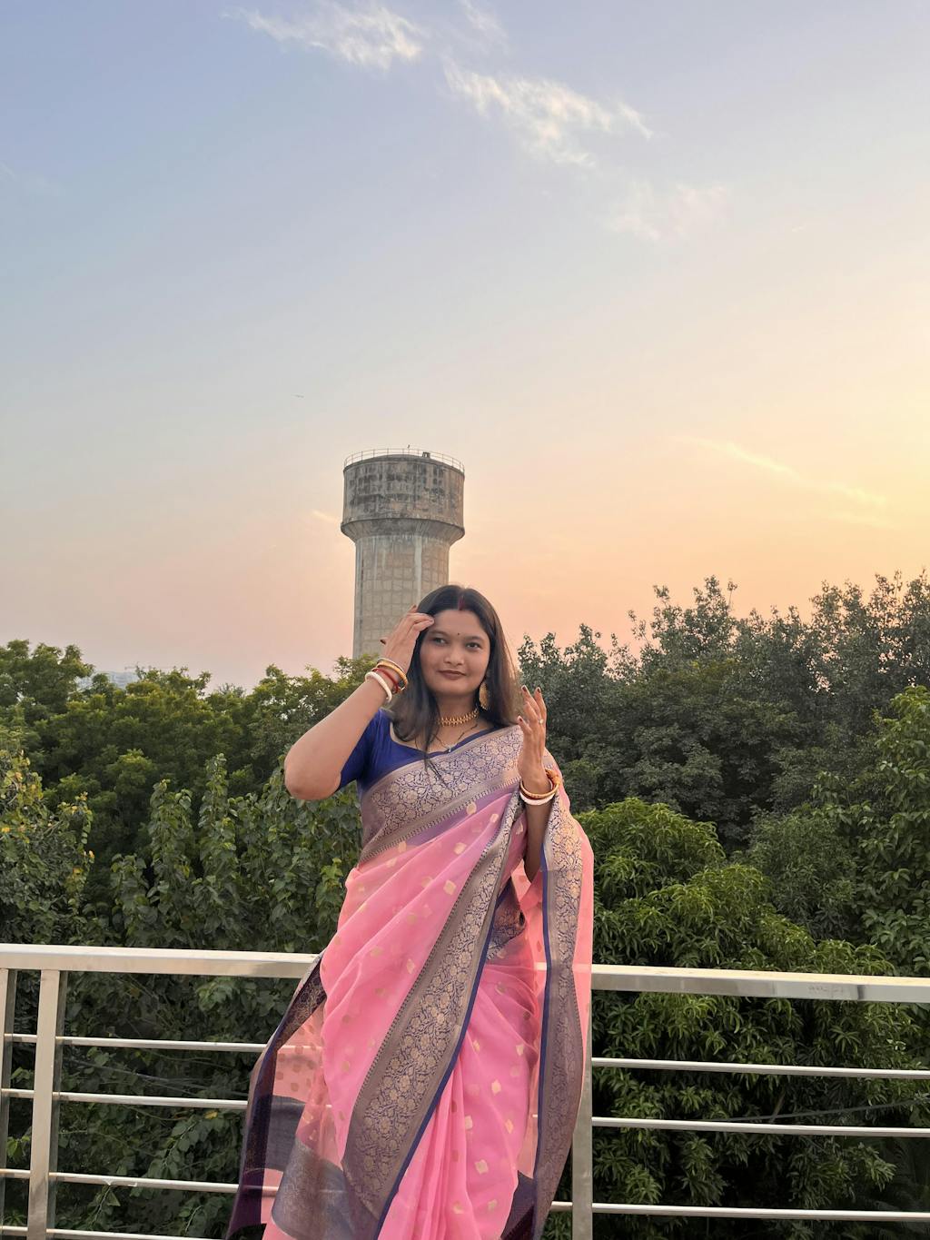 Banarasee Organza Mix Saree With Small Buti Design & Zari Border-Pink