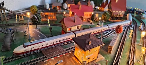 KATO 10-713-9 N Gauge VT18.16 SVT Gorlitz 4-Car Set