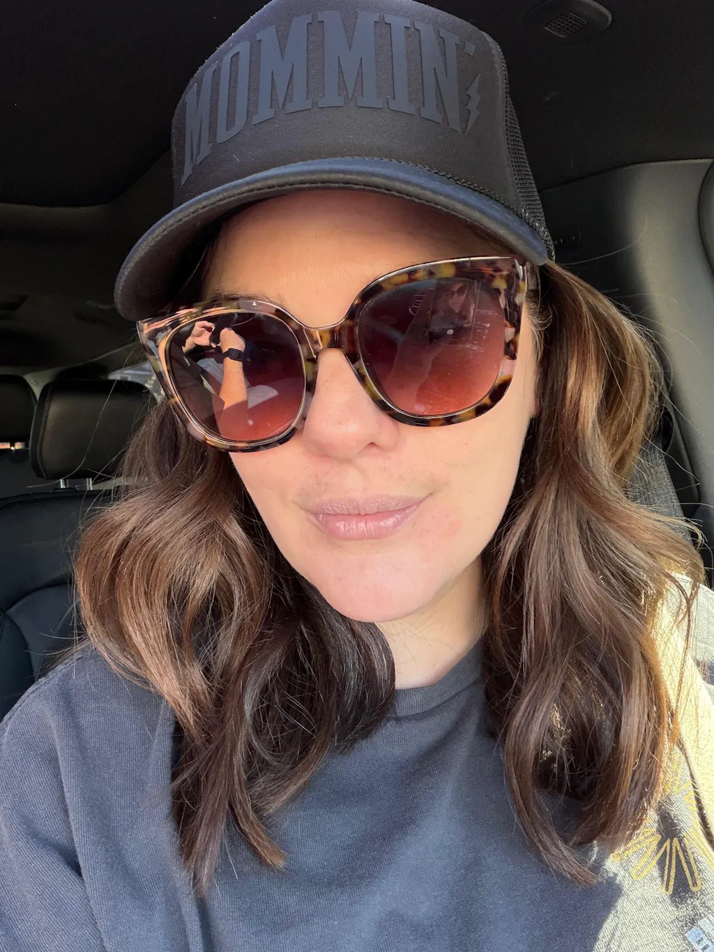 Mommin’ Trucker Hat | Black on Black