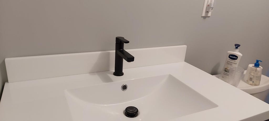 24 white backsplash