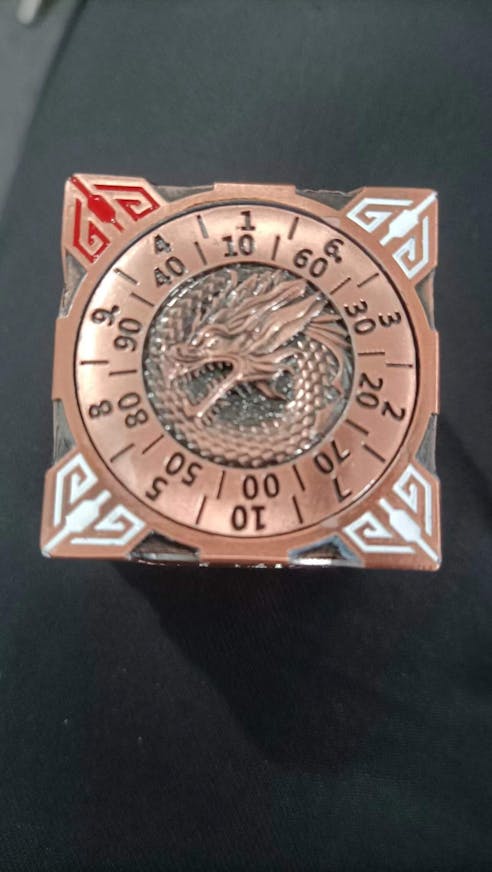 Cool Table Game Dice Spinner: 7-in-1 Metal Solid Cube Six-Sided Circular Spinning Roulette Dice