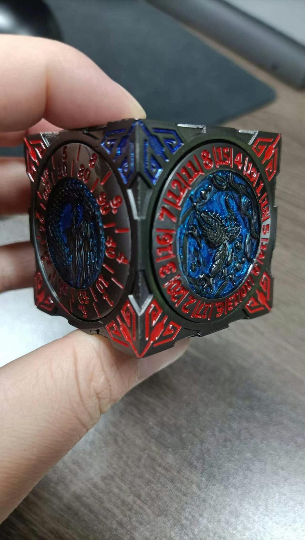 Cool Table Game Dice Spinner: 7-in-1 Metal Solid Cube Six-Sided Circular Spinning Roulette Dice